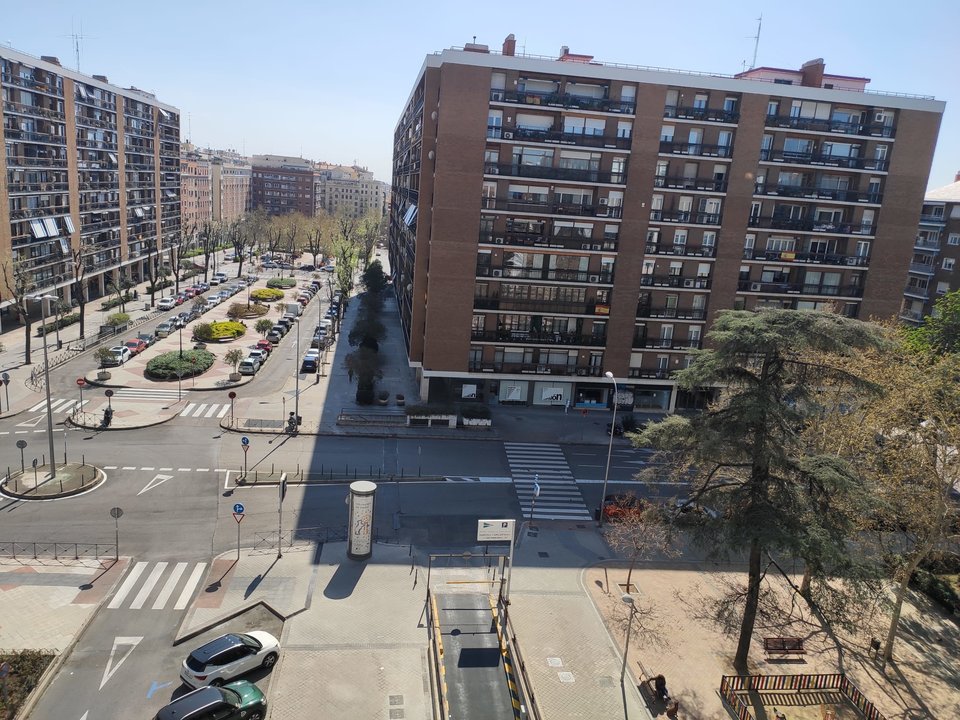 Una calle desierta de Madrid por el coronavirus