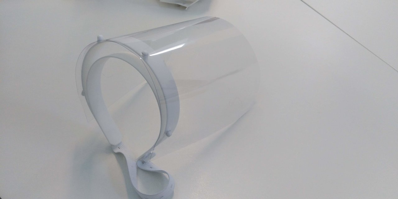 Modelo de visora protectora entregada al HUCA | IDONIAL
