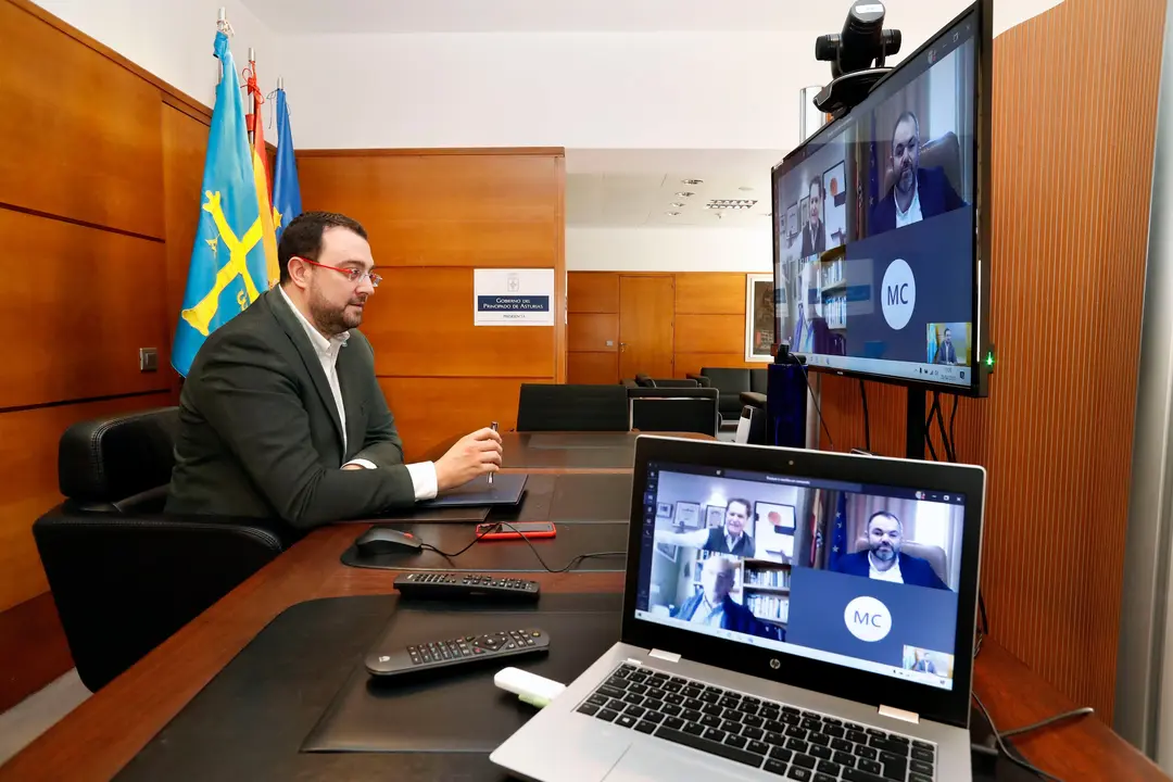 Adrián Barbón, presidente del Principado de Asturias, en una reunión telemática con los presidentes de las Cámaras de Asturias | Gobierno de Asturias