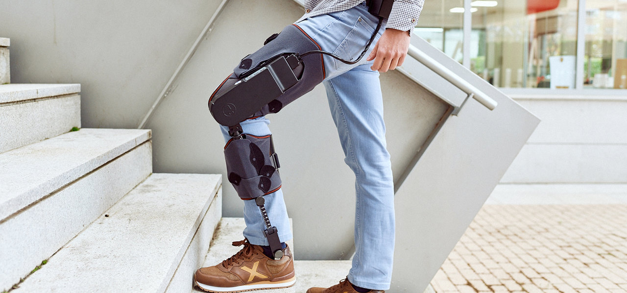 El exoesqueleto MAK Active Knee puede ser usado como apoyo por los fisioterapeutas para rehabilitar la rodilla./ MARSI-BIONICS | Fuente: CSIC
