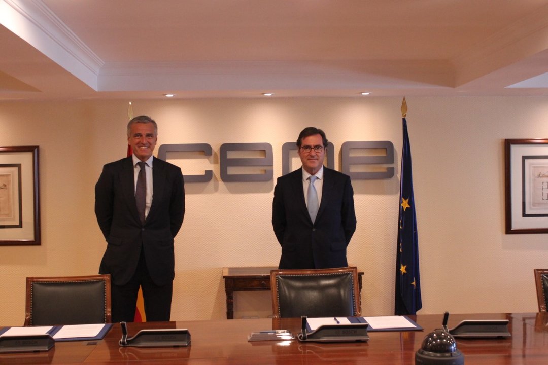 Gonzalo Sánchez, presidente de PwC, y  Antonio Garamendi, presidente de la CEOE