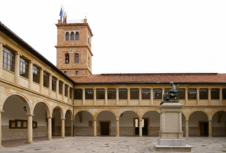 Edificio histórico de la antigua Universidad de Oviedo 