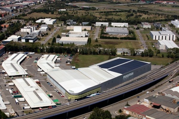 Vista aérea de la Plataforma Logística Integral de masymas con la instalación fotovoltaica para autoconsumo | masymas.com