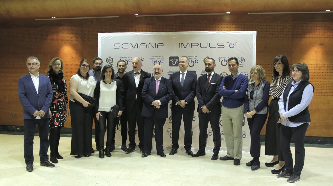 Premiados y autoridades de la anterior edición de los Premios Impulso TIC 2019