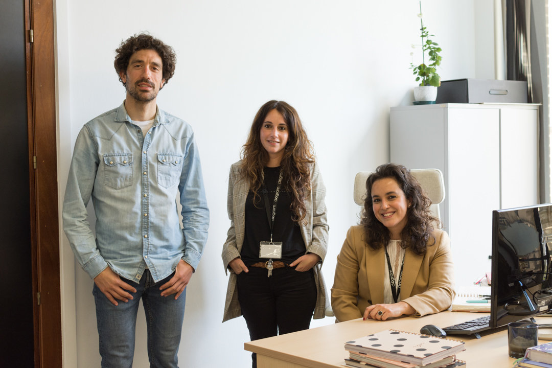 David Cañal, Rocío Cachero y Carlota Abello en las oficinas de Dogram