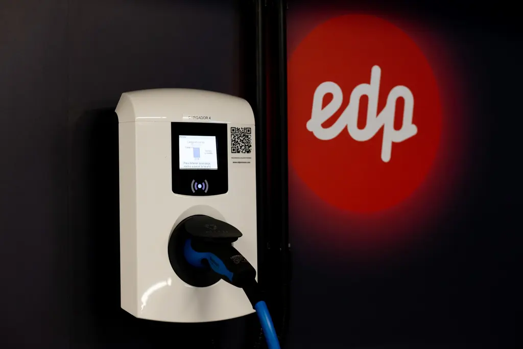 Cargador de EDP con tecnología EMV con tecnología contactless para el pago con tarjeta bancaria o dispositivo móvil.