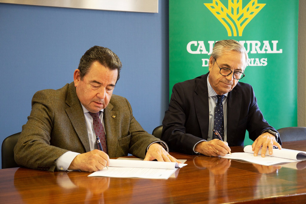 El presidente de Caja Rural de Asturias, Fernando Martínez y el presidente de FEMETAL, Antonio Fernández-Escandón 