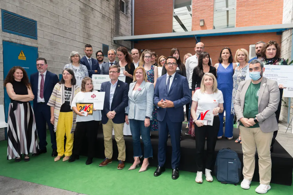 Fotografía de familia de la XXI Edición de los Premios Semillero Valnalón // Marta Martín Heres