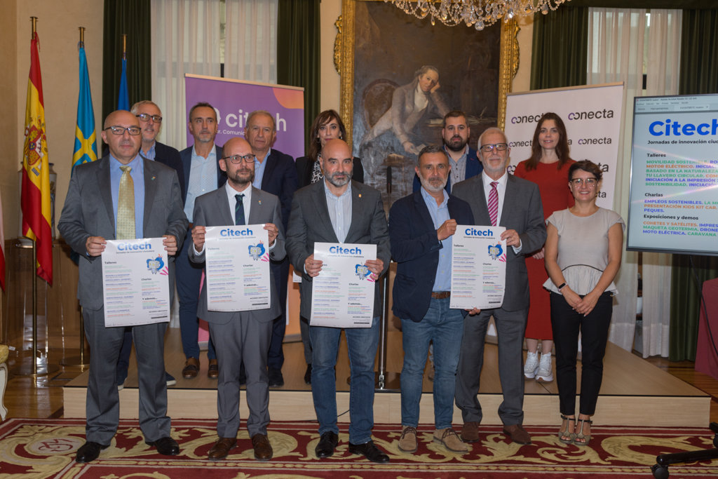Patrocinadores y autoridades en la presentación de Citech en el Ayuntamiento de Gijón / Marta Martín