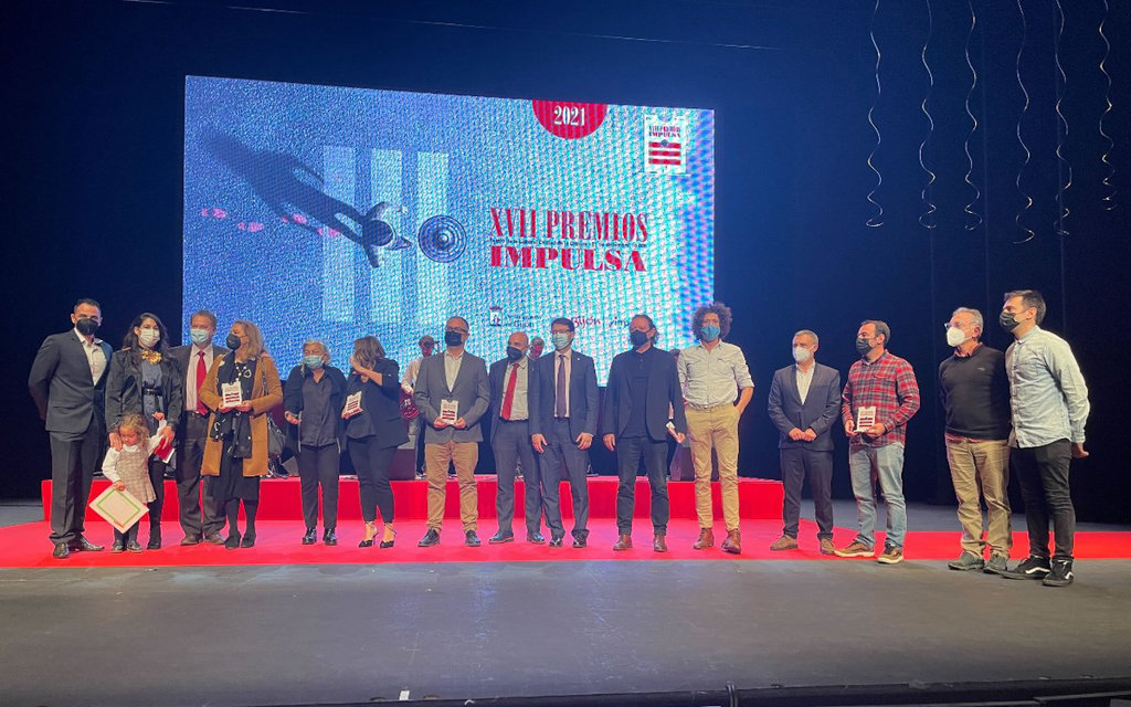 Ganadores y autoridades en los Premios Gijón Impulsa 2021