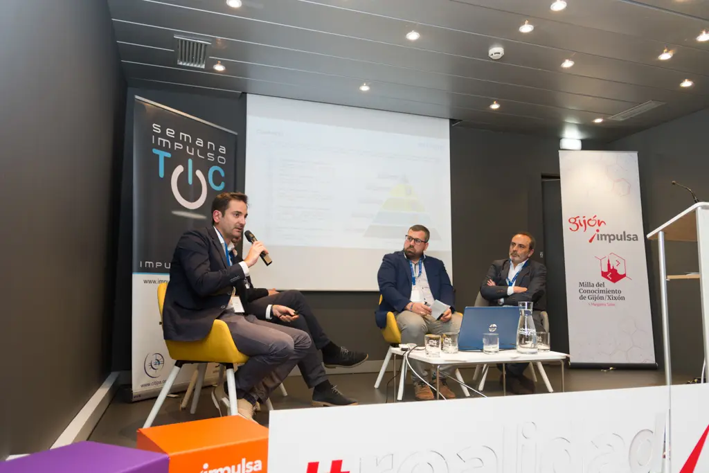  José Manuel Moreno (NTT Data), Carlos Vega (Conecta Industria) y Alberto A. Núñez (CITIPA) en la mesa 'Claves tecnológicas' // Marta Martín