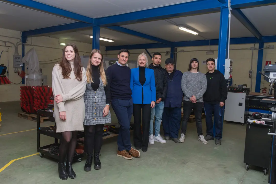 De izq a dcha: María García, Mireya Iglesias, Juan Martínez, Sonia de Miguel, José Manuel Collado, Dodo Bovnoschi, Pelayo Labrador y Enol Díaz / Marta Martín