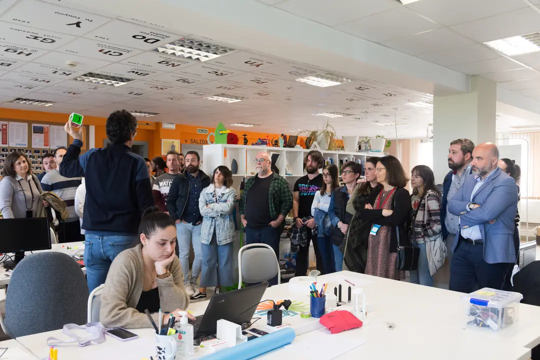 Algunos de los asistentes a la segunda jornada de Conecta Talento en su visita al Medialab / Marta Martín