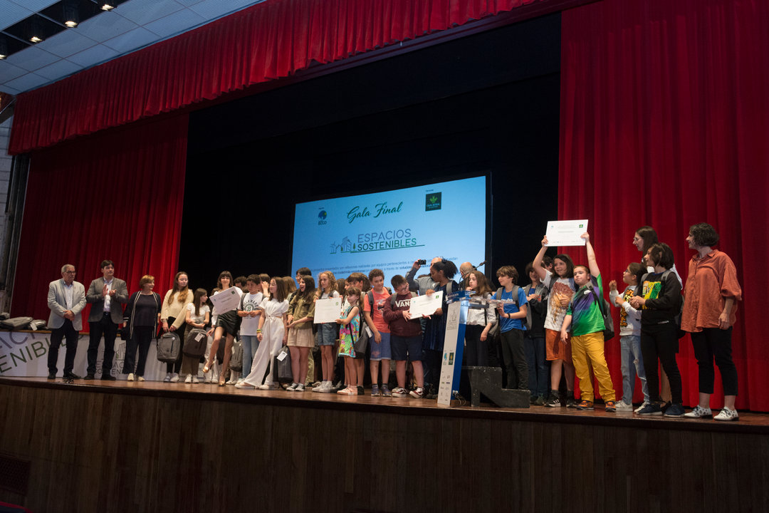 Ganadores, colaboradores y jurado de la gala final de Espacios Sostenibles / Marta Martín