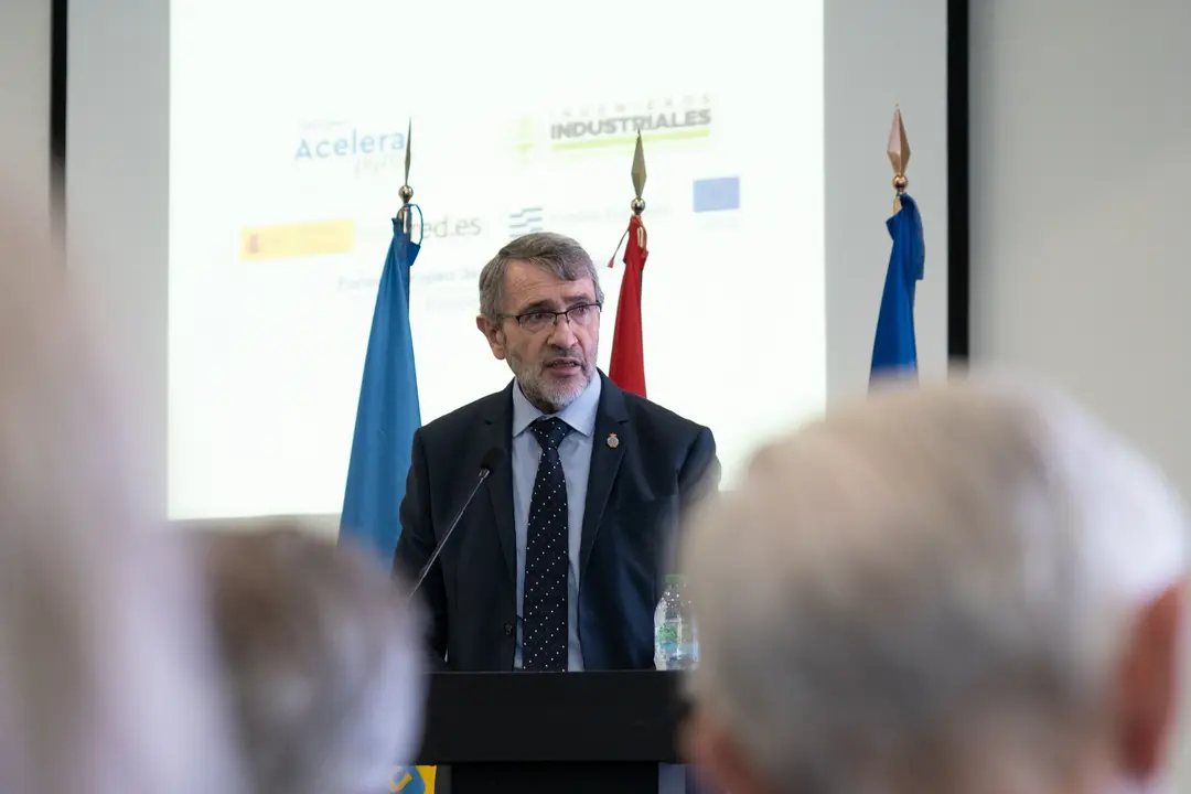 José Esteban Fernández Rico, decano del COIIAS, durante la presentación de la Oficina Acelera Pyme / Conecta