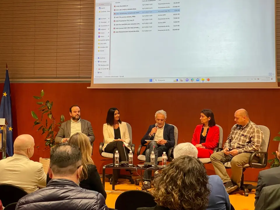 Mesa redonda con Jenaro Martínez, Salomé González, Sara Fernández-Ahúja y  José A. Vallina en el Centro de Referencia Nacional de Construcciones Metálicas y Fundición (CRN cmyf),