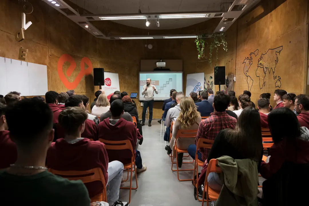 Claudio M. Nóvoa, responsable de Contenidos de Franquicias en Emprendedores, durante el evento 'La franquicia como dinamizadora de la economía local', celebrado en el Talud de la Ería | Marta Martín.