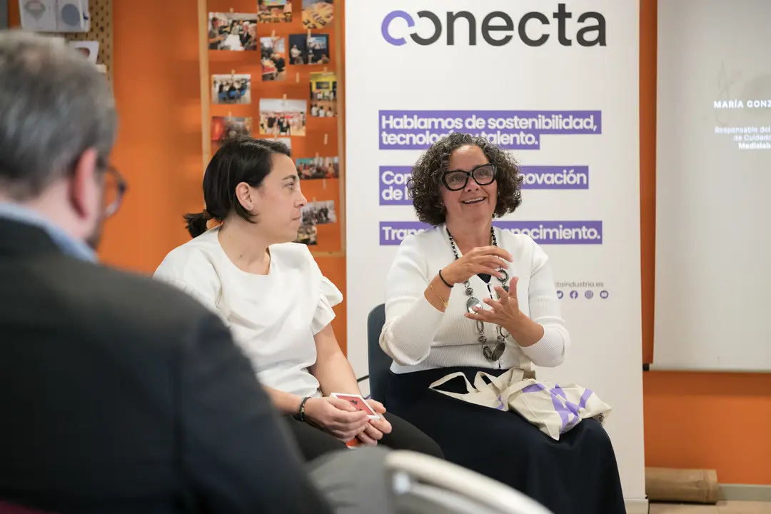 María González, responsable del equipo de Cuidados de MediaLab y Marián García, fundadora y CEO de i4life / Marta Martín