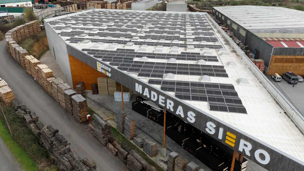 La instalación de 1.460 paneles solares en Siero Lam permitirá cubrir el 40% de su demanda eléctrica / Cedida