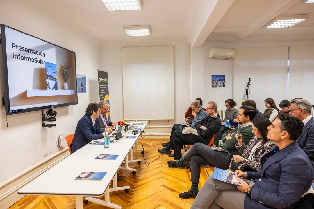 Acto de presentaci&oacute;n de la segunda edici&oacute;n del InformeSolar elaborado por SotySolar con el apoyo de la Uni&oacute;n Espa&ntilde;ola Fotovoltaica (UNEF), en la sede de esta &uacute;ltima entidad, en Madrid /