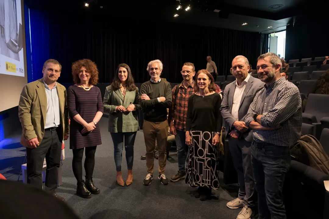 De izquierda a derecha: Jorge Enr&iacute;quez, director de Transformaci&oacute;n de FADE y responsable de la Oficina Acelera Pyme; Nuria Canel, coordinadora de la Oficina Acelera Pyme de Avil&eacute;s; Susana Pascual, CEO de PixelsHub; Pablo Mu&ntilde;iz, director gerente de Asturcopia; Xuan de Isla, CEO y cofundador de Domobility y DoCommerce; &Aacute;ngeles Silverio, coordinadora de la Sociedad Regional de Promoci&oacute;n del Principado de Asturias (SRP); Juan Carlos Rodr&iacute;guez, CEO de Ecocomputer; y Manuel Campa, concejal delegado de Desarrollo Urbano y Econ&oacute;mico del Ayuntamiento de Avil&eacute;s / Marta Mart&iacute;n.