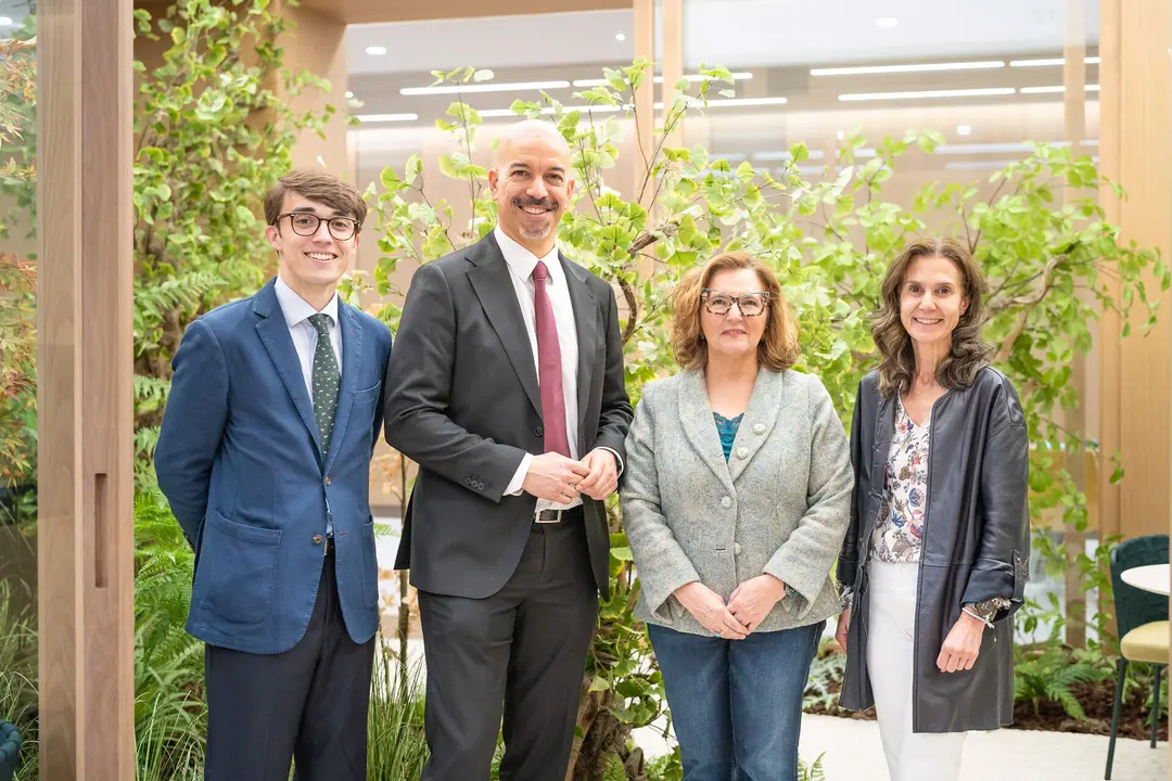 Javier Turiel, responsable de sostenibilidad y riesgos ASG; Mariano Esp&iacute;n, director comercial Caja Rural de Asturias; Concha Ur&iacute;a, presidenta de PEP y Liliana Vald&eacute;s, responsable de instituciones en Caja Rural de Asturias / Cedida