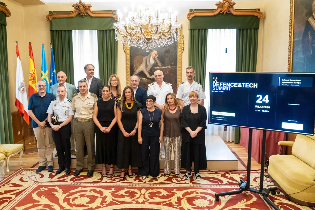 Foto de familia de algunos de los miembros de las instituciones organizadoras del evento Defence &amp; Tech Summit que tendr&aacute; lugar en Gij&oacute;n los d&iacute;as 30 de septiembre y 1 de octubre / Andrei Bita