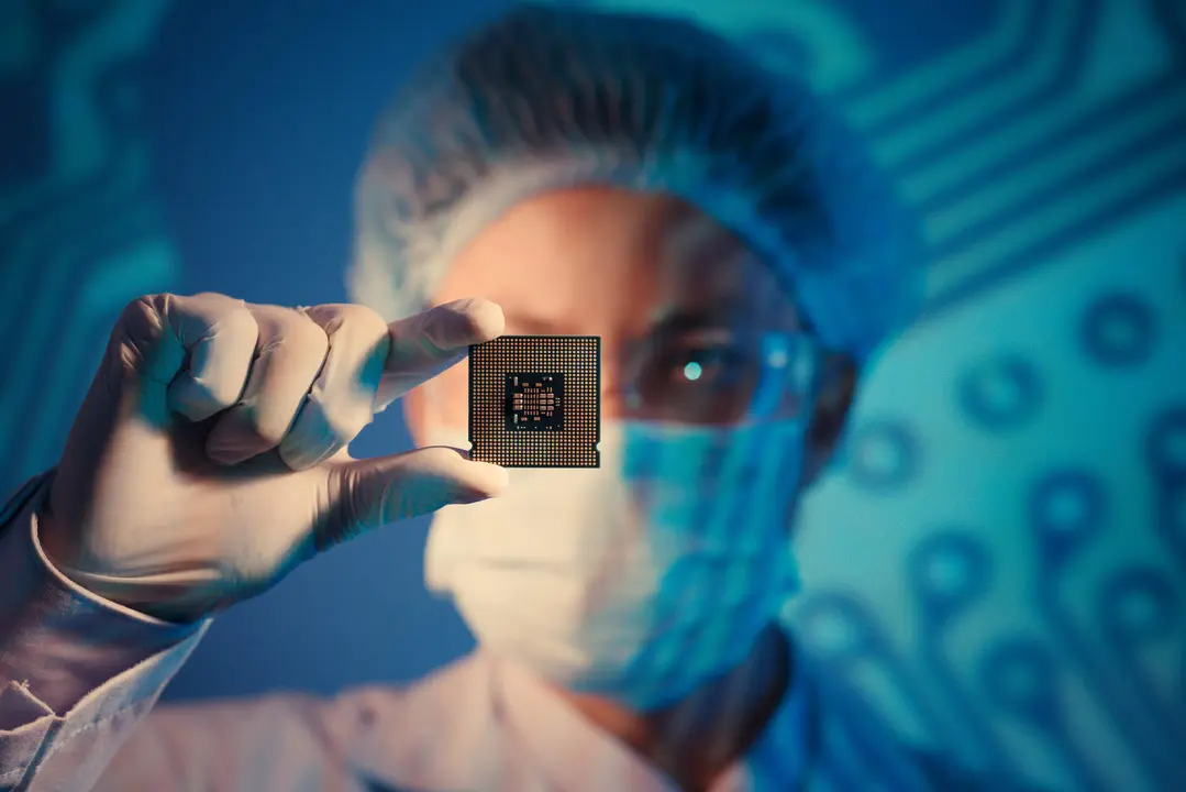 Indra y la UPM ya tienen fabricados los cuatro primeros chips dise&ntilde;ados en su c&aacute;tedra