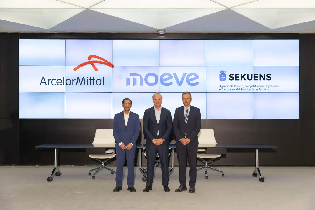 Pinakin Chaubal, director de tecnolog&iacute;a de ArcelorMittal,  Maarten Wetselaar, CEO de Moeve, y David Gonz&aacute;lez, director ejecutivo de Sekuens / Foto: moeveglobal.com