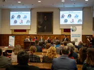 De izquierda a derecha: el COO de España, Portugal, Italia, MEA e Israel de DXC, Jesús Daniel Salas; director corporativo
de Futuver, José María Pérez; del director gerente de Idonial, Íñigo Felgueroso; de la directora
del centro de I+D de ALSA, Patricia López; de la directora de Área de Plan Propio y Proyectos
Nacionales y Regional del Vicerrectora de Investigación de la Universidad de Oviedo, Camino
Rodríguez; o d