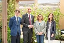 Javier Turiel, responsable de sostenibilidad y riesgos ASG; Mariano Esp&iacute;n, director comercial Caja Rural de Asturias; Concha Ur&iacute;a, presidenta de PEP y Liliana Vald&eacute;s, responsable de instituciones en Caja Rural de Asturias / Cedida