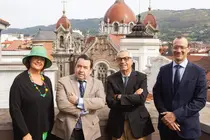 Mar&iacute;a P&eacute;rez, secretaria general de FEMETAL; Antonio Fern&aacute;ndez, presidente de FEMETAL; Fernando Mart&iacute;nez, presidente de Caja Rural de Asturias y Miguel &Aacute;ngel Traverso, director de empresas en Caja Rural de Asturias / Foto cedida por Caja Rural de Asturias