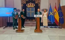 En la imagen, de izquierda a derecha, el consejero de Ciencia, Industria y Empleo, Borja S&aacute;nchez; el presidente del Principado de Asturias, Adri&aacute;n Barb&oacute;n; el socio fundador de Digital Valley, Armando Layna, y la responsable de PWC, Esther Lozano / Foto: Principado de Asturias