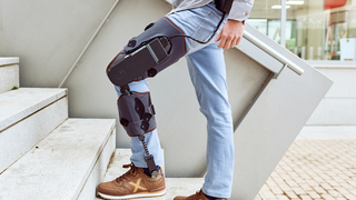 El exoesqueleto MAK Active Knee puede ser usado como apoyo por los fisioterapeutas para rehabilitar la rodilla./ MARSI-BIONICS | Fuente: CSIC