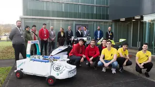 Fotografía de familia de los participantes en el Horizonte Asturias #1 / Movilidad y competición sostenible // Marta Martín