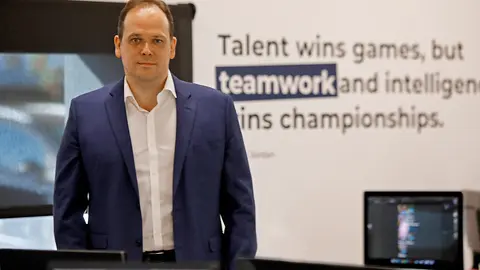 Pablo, Martín, Izertis