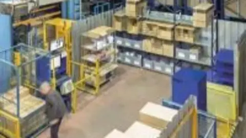 En Lean logistics la zona de picking y preparación de pedidos debe estar limpia y organizada para agilizar el trabajo