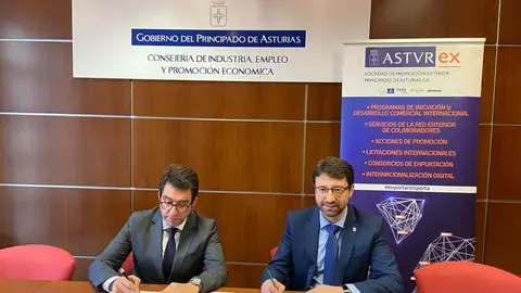 Firma del  Convenio con Bankinter. Fuente: ASTUREX