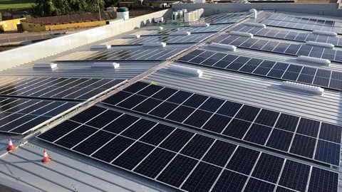 Tienda masymas con instalación fotovoltaica