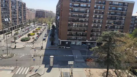 Una calle desierta de Madrid por el coronavirus
