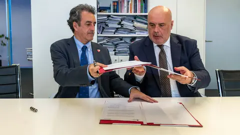 Consejero de Industria, Francisco Martín, y el presidente de ENUSA, José Vicente Berlanga | Fuente: Gobierno de Cantabria