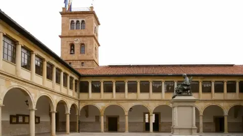 Edificio histórico de la antigua Universidad de Oviedo
