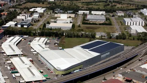 Vista aérea de la Plataforma Logística Integral de masymas con la instalación fotovoltaica para autoconsumo | masymas.com