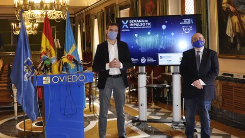  Javier Cuesto, concejal de Economía del Ayuntamiento de Oviedo, y José García Fanjul, decano del COIIPA