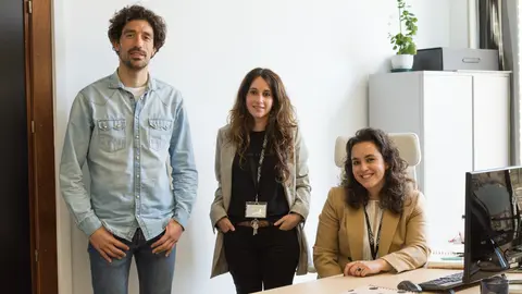 David Cañal, Rocío Cachero y Carlota Abello en las oficinas de Dogram