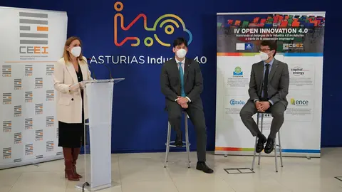 Cristina Fanjul, Borja Sánchez y Enrique Fernández, durante la presentación de los retos tecnológicos de la IV Edición del Open Innovation 4.0  / @GobAsturias