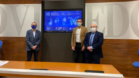 Alberto A. Núñez, vocal del CITIPA, Javier Cuesta, concejal de economía y transformación digital del Ayuntamiento de Oviedo y José García Fanjul, decano del COIIPA.