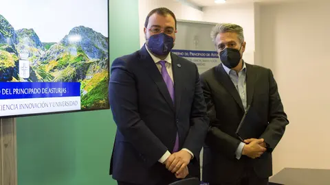 Adrián Barbón, presidente del Principado de Asturias y Alberto Granados, presidente de Microsoft España // Marta Martín Heres
