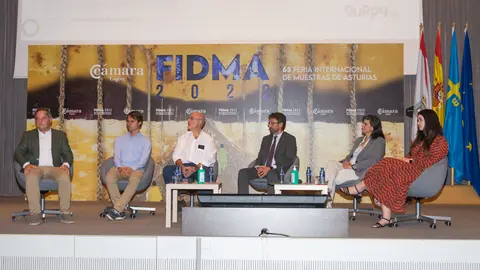 Ponentes de la Jornada 'Presente y futuro de la movilidad sostenible organizada por guppy