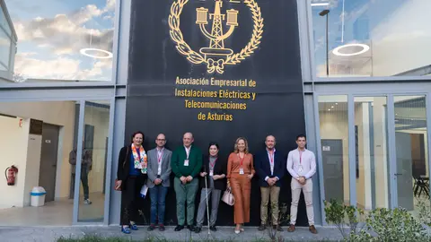 Izq a Dcha: María Pérez y Fernando Alonso Cuervo de FEMETAL; José Manuel Cabielles Vallina de INELTAS; Beatriz Ávila de Inserta Empleo; Belarmina Díaz e Iván Aitor Lucas del Amo del Gobierno del Principado de Asturias y David Vazquez de INELTAS / Marta Martin